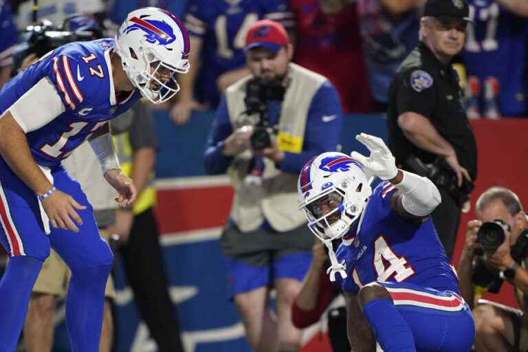 NFL |  Josh Allen and Stefon Diggs pair up in easy Bills win