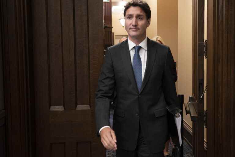 Pandemic |  Trudeau supports ending border vaccination requirement