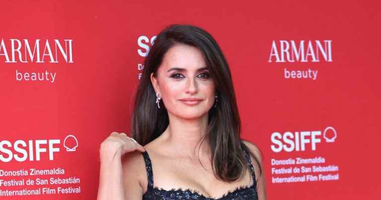 Penélope Cruz and her sister Monica: two luscious women, almost look-alikes!