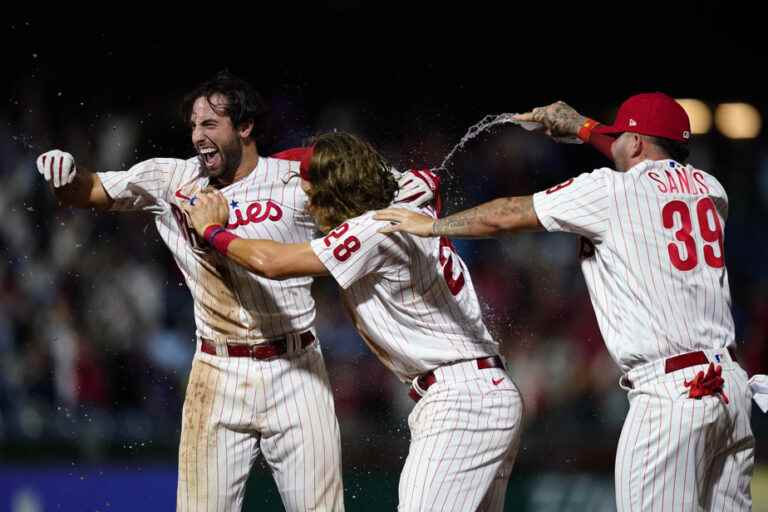 Phillies beat Blue Jays 4-3