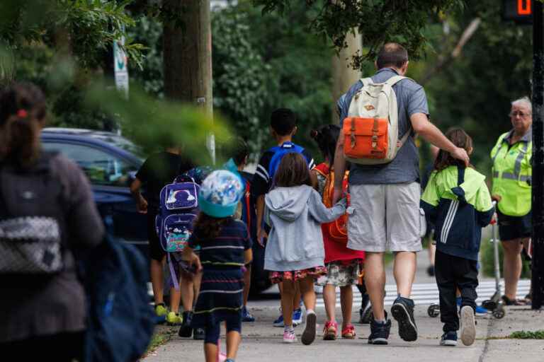 The school started, another 200 teachers to find