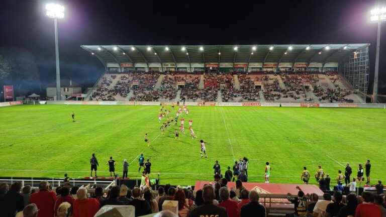 Stade Montois wins in Biarritz