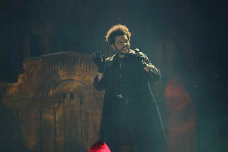 The Weeknd loses his voice during the first song of his concert