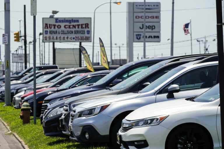 The average price of used vehicles begins to decline