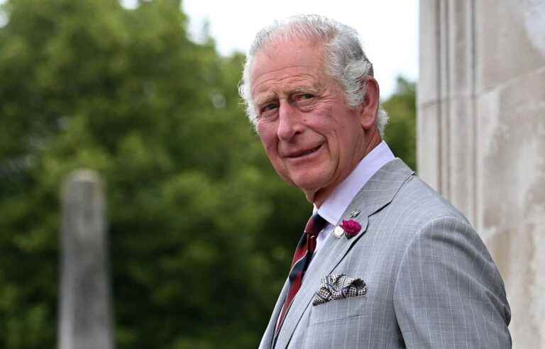 The day after the death of Elizabeth II, the new king will address his subjects on Friday evening on television.