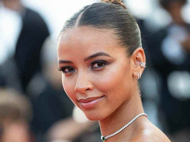 The ex-Miss France Flora Coquerel cracks on the best-selling fragrance in France and it costs only 35 euros!