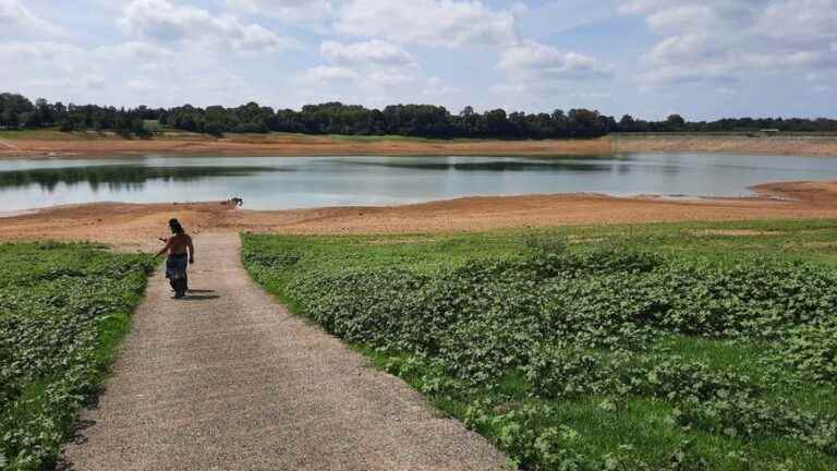 The largest dam in the Adour basin at its lowest level