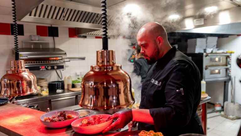 The restaurant “Le Don Camillo” is Italian cuisine, located in the city center of Orléans.