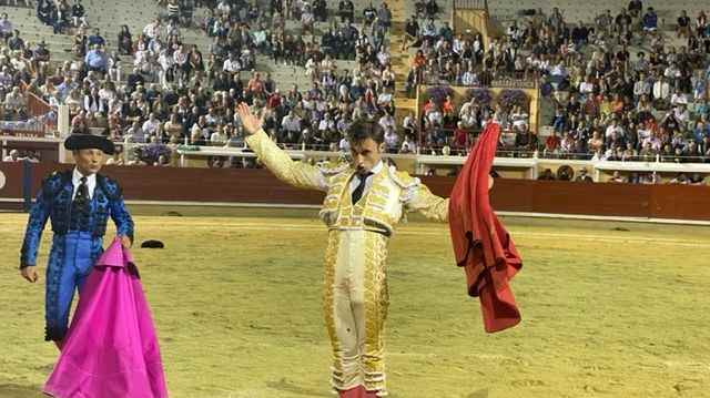 The young Bearnais bullfighter Dorian Canton saves the second bullfight of the Feria de l’Atlantique in Bayonne