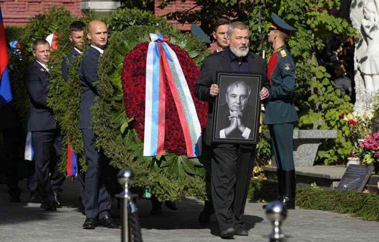 Thousands of Russians at Gorbachev’s funeral, but not Putin