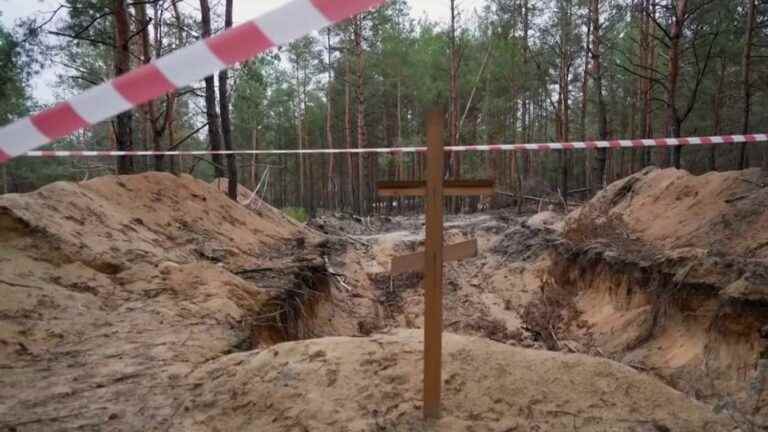 Ukrainian soldiers discovered a gruesome site in Izium