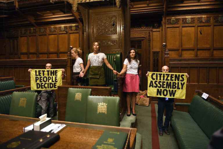 United Kingdom |  Environmental activists stick to the seat of the Speaker of Parliament