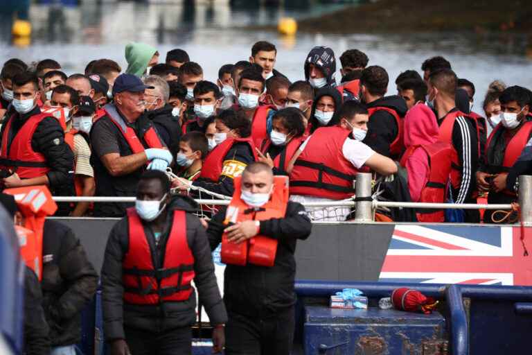 United Kingdom |  Nearly 1,000 migrants crossed the Channel in one day