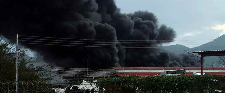 Venezuela: Lightning sparks fire at refinery