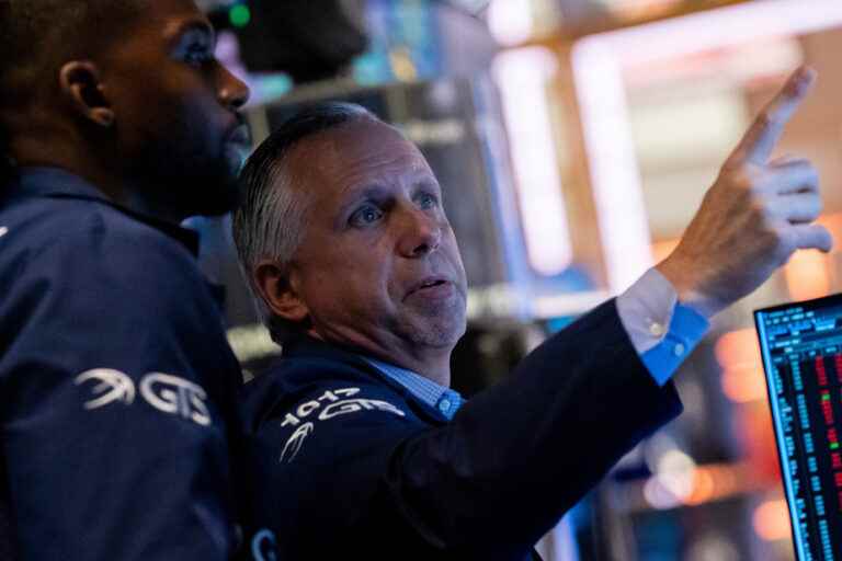 Wall Street ends higher, technical rebound and bargain hunting