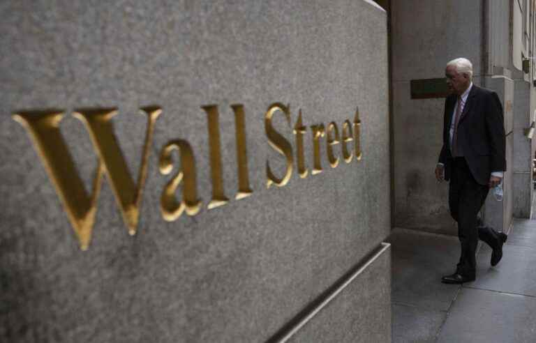 Wall Street ends lower, concerned about rates and the Fed