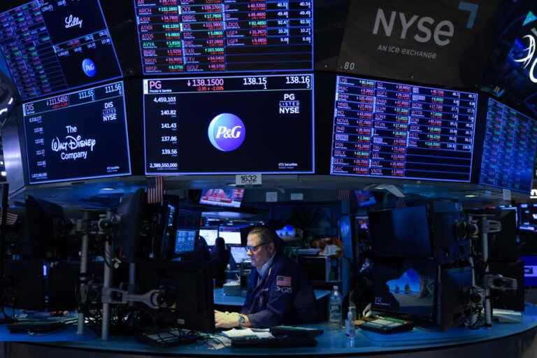 Wall Street opens lower on mixed indicators