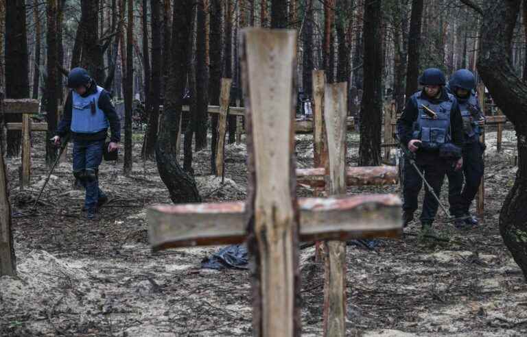 War in Ukraine: According to local authorities, 443 graves have been discovered in a forest near Izium, recently recaptured from the Russians.