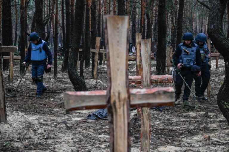 War in Ukraine, day 205 |  Ten “torture rooms” and hundreds of graves discovered