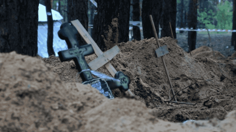 War in Ukraine: the discovery of 450 bodies in Izium raises the question of a possible war crime