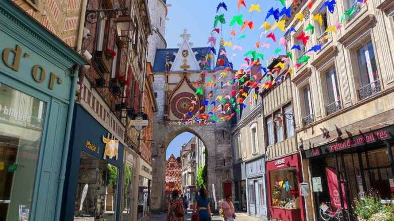 Welcome to the picturesque neighborhood of the Tour de l’Horloge in Auxerre