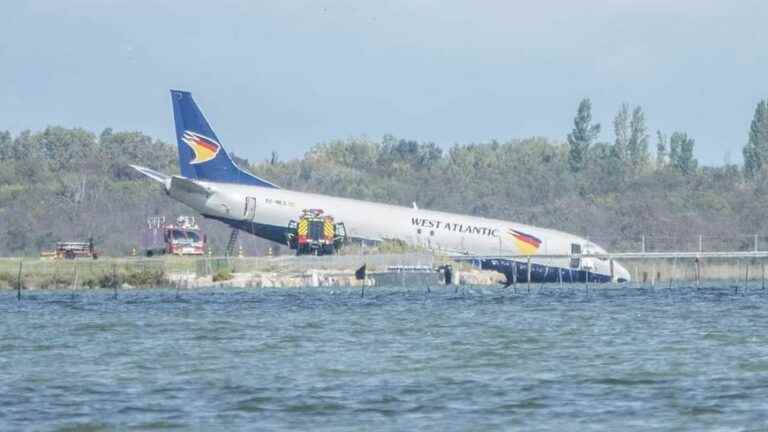 Why has the plane that missed its landing at Montpellier airport not yet been evacuated?