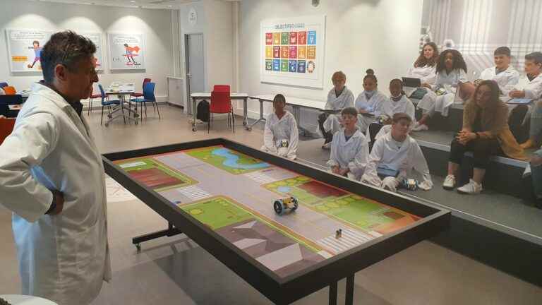 a “Newton room” in a college in Angers to give a taste for science