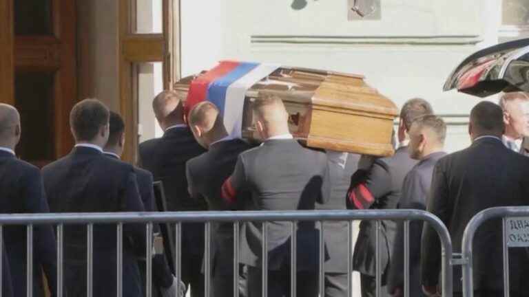 a discreet ceremony marked by the absence of Vladimir Putin