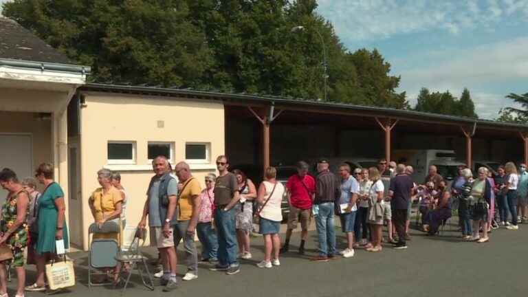 a queue to hope to see a doctor