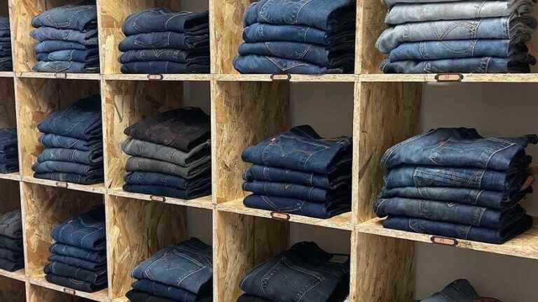 a second-hand jeans shop opens in Châteauroux