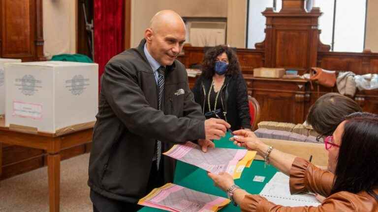 crowds in the polling stations, the far right sees itself in power