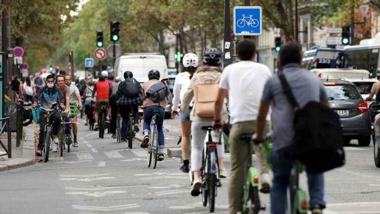 cycling is breaking records but users point to unsuitable infrastructure