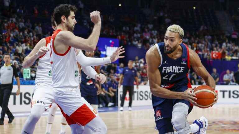 eight points ahead for the Blues at half-time… Follow the round of 16 of Eurobasket 2022