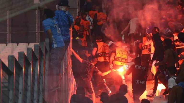 how do OM supporters still manage to bring in smoke bombs?