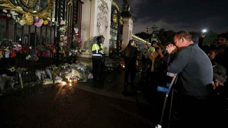 hundreds of people spent the night outside Buckingham Palace, King Charles III will address the British on Friday