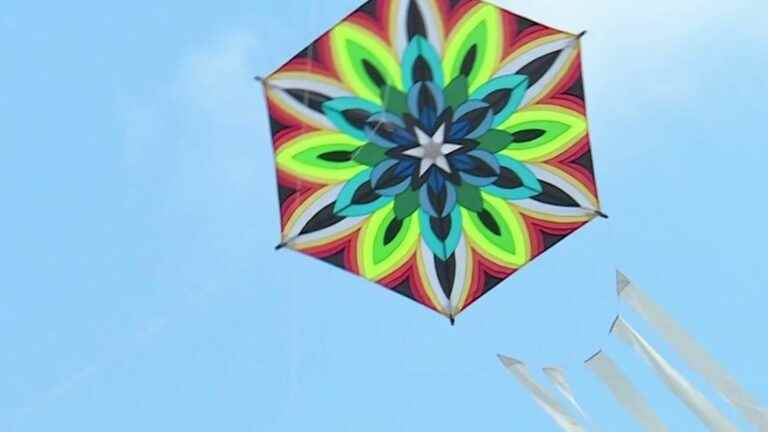 in Dieppe, the kite goes green