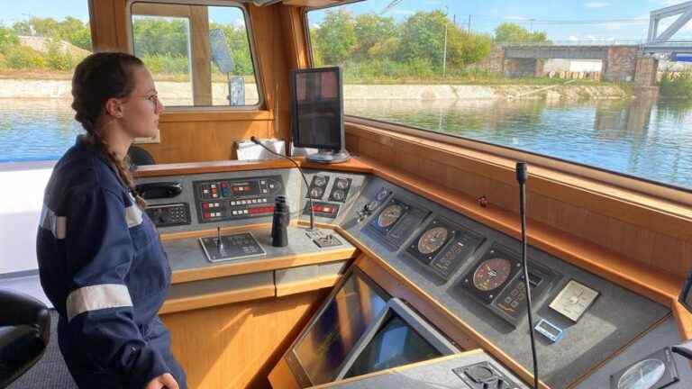 in Strasbourg, a school boat to become a sailor in river transport