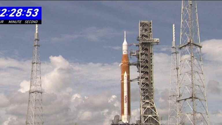 lunar rocket launch delayed again