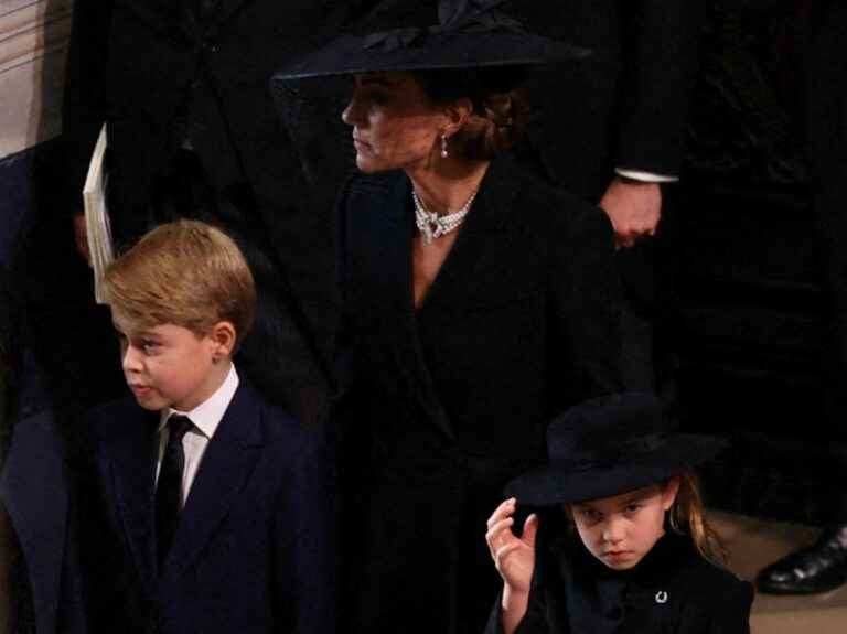 overwhelmed by grief, Princess Charlotte cracks … Kate and William totally helpless!