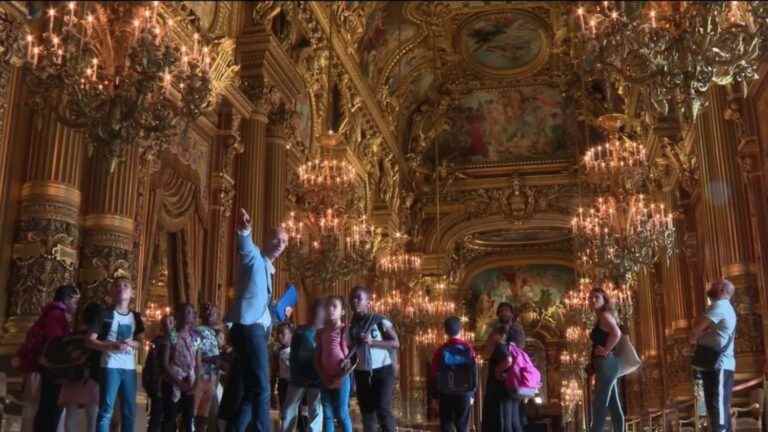 students from priority areas go behind the scenes at the Paris Opera