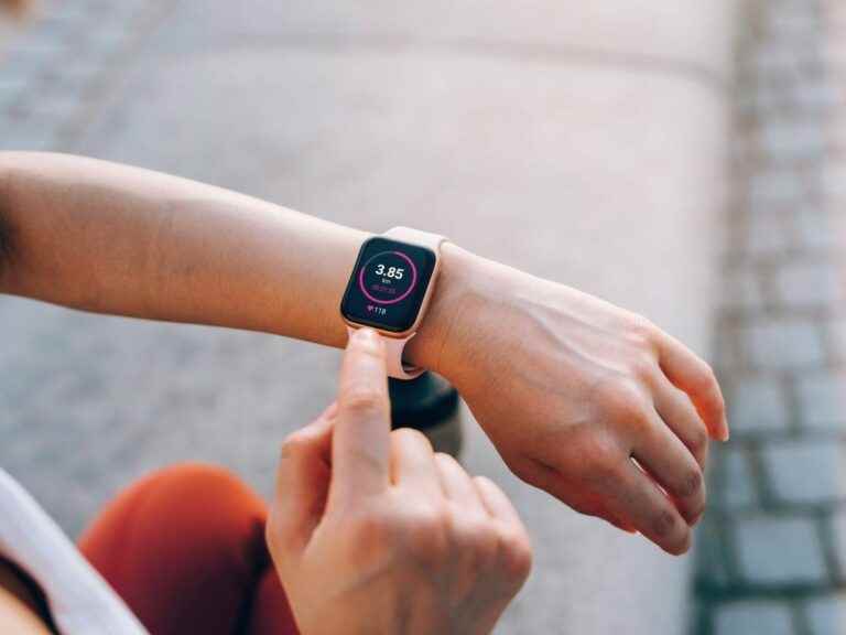 the Fitbit Versa 3 connected watch is less than 130€