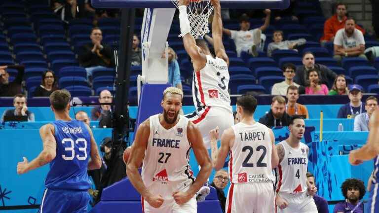 the French team snatch their qualification for the semi-finals, going through extra time against Italy