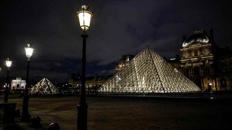 the Louvre pyramid and the facade of the Palace of Versailles will be extinguished earlier, announces the Minister of Culture on France 2