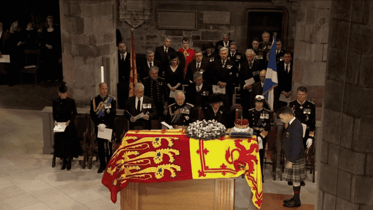 the Scottish crowd pay their last respects to the sovereign