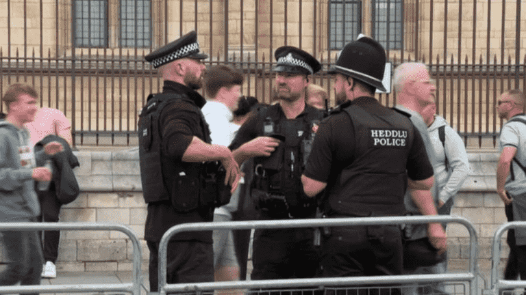 the coffin expected in London where the British will be able to pay tribute to him