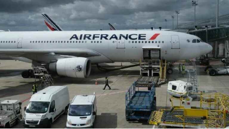 the departure to Guingamp postponed because of the air traffic controllers’ strike