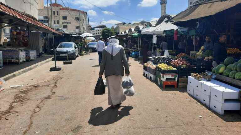 the economy collapses in the West Bank after months of clashes between the Israeli army and Palestinians