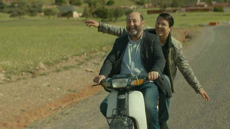 the faithful and touching image of a fractured Algerian society in a dramatic comedy