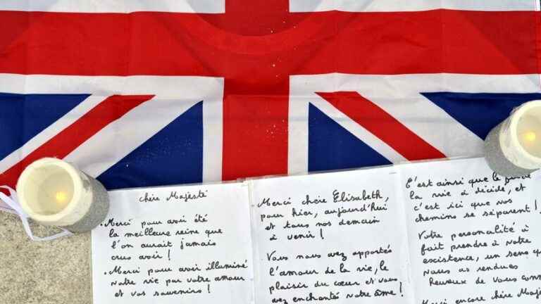 the town hall of a village in the Dordogne opens a book of condolences