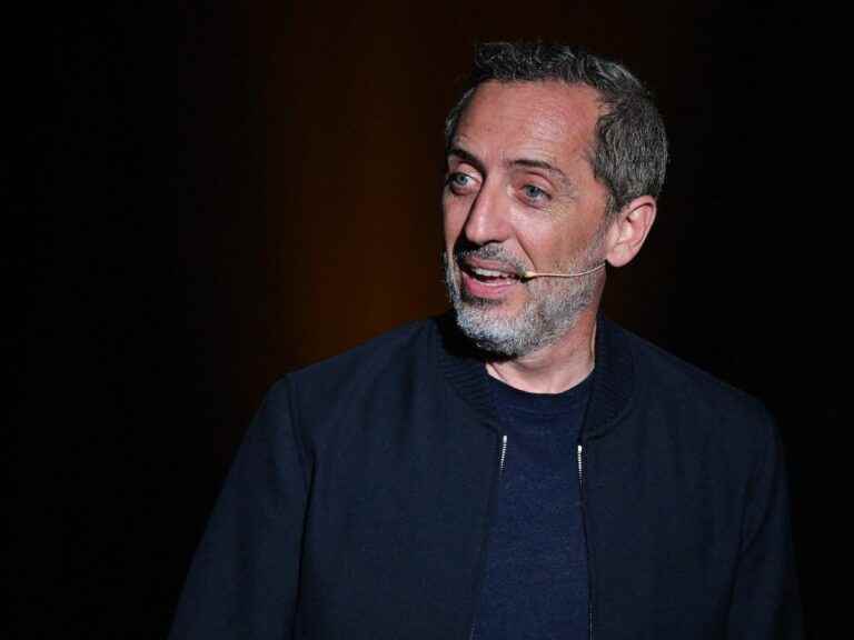 the unexpected announcement of Gad Elmaleh posing with his parents on Instagram!